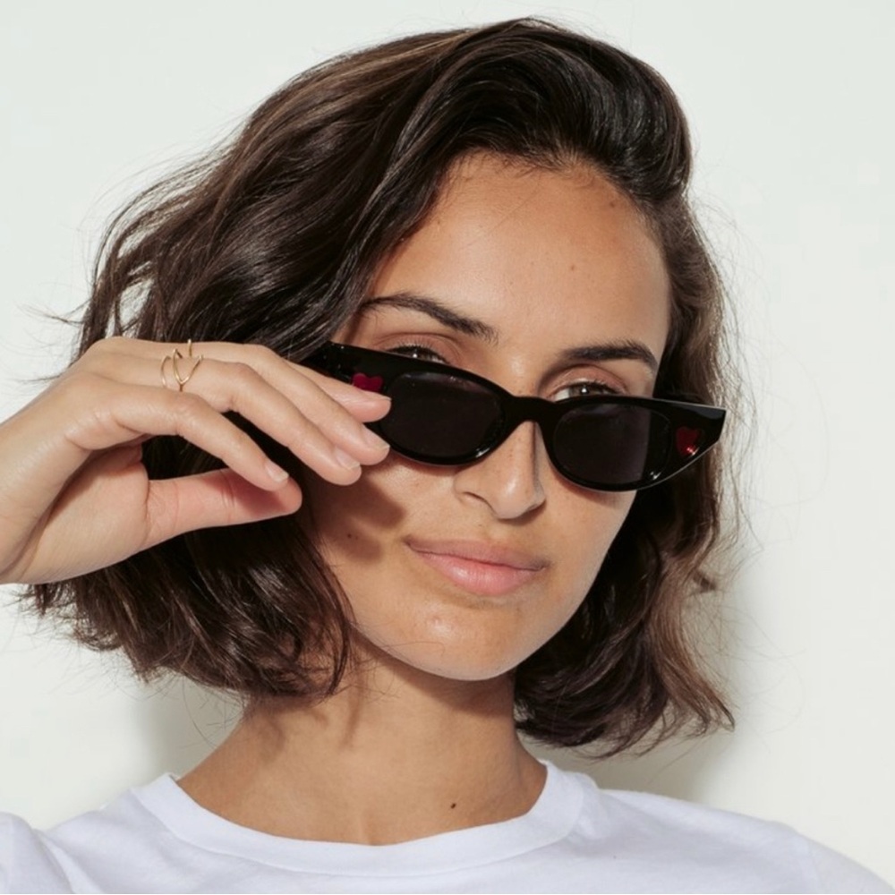 The Heartbreaker Sunglasses in black Le Specs x Adam Selman EUC